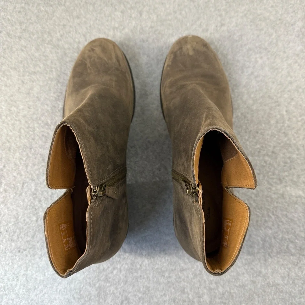 Clarks Womens  Size 8 M / 39 Dusty Brown Ankle Boots Booties Suede Leather Boho